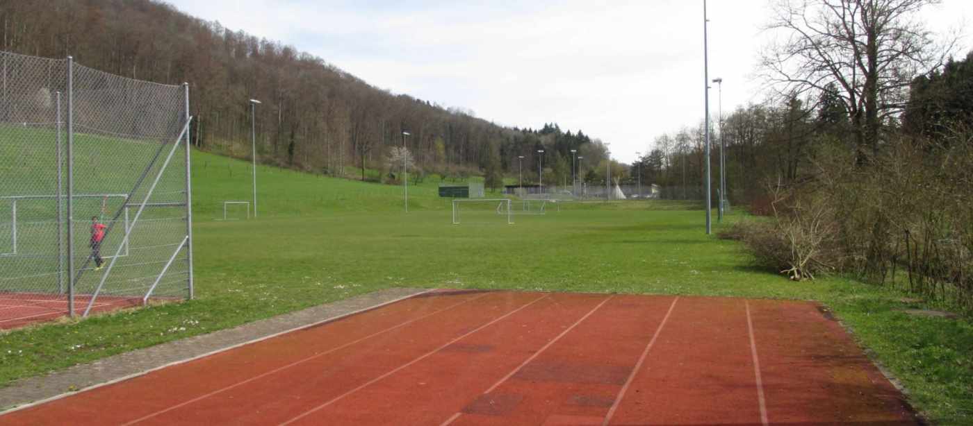 Sportanlage Jonentäli, 8915 Hausen am Albis, Projekt und Baukontrolle Stützmauer, Kandelaber, Ballfangzaun