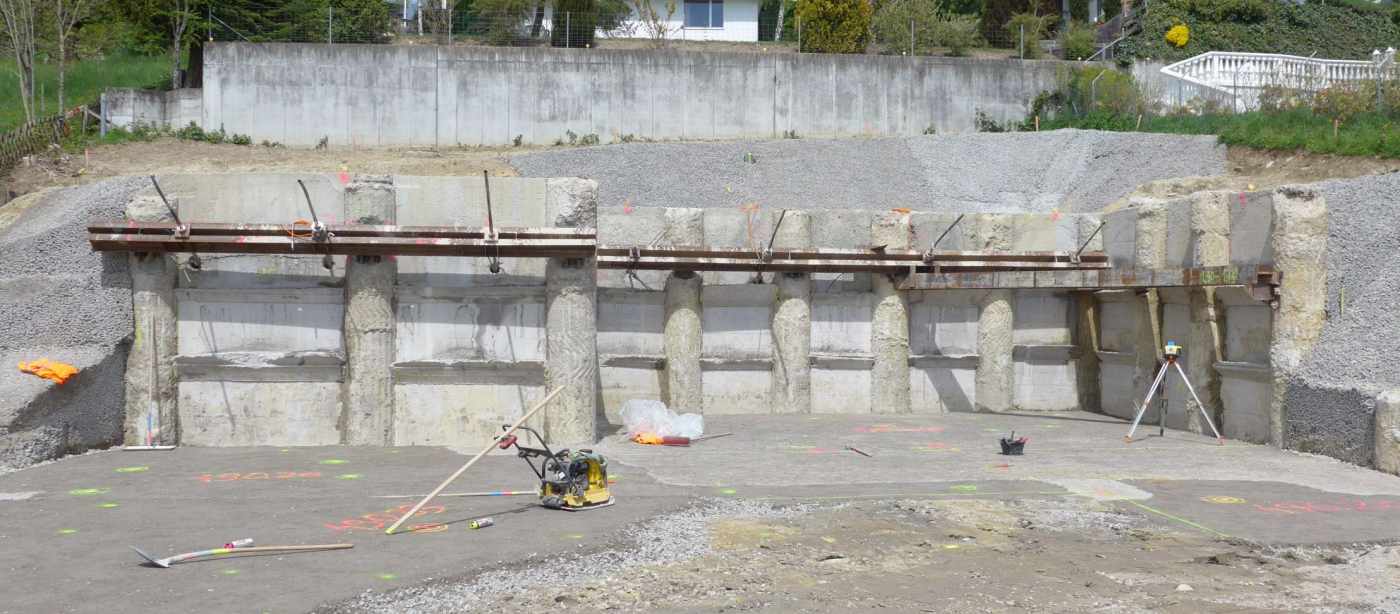 EFH Bühler, Weiherstrasse, Buchs, Projekt und Bauleitung Baugrube mit aufgelöster Pfahlwand