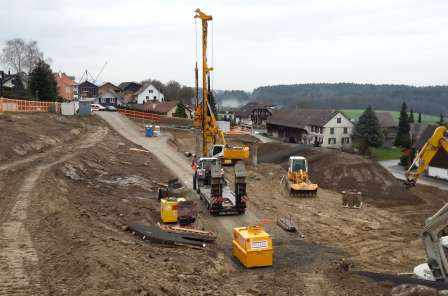 Neubau Terrassa, Herdern, Projekt und Bauleitung Baugrube mit aufgelöster Pfahlwand und Rühlwand