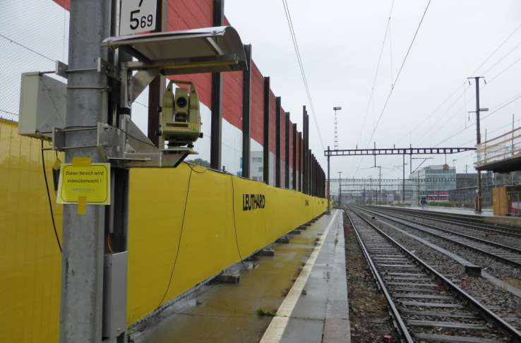 Arealentwicklung Bahnhof Schlieren, Monitoring der SBB Geleise, Überwachungsmessung des Baugrubenabschlusses sowie der angrenzenden Wohnblöcke, Erschütterungsmessung an der direkt anschliessenden Relaisstation, Darstellung der Resultate auf einer Datenplattform