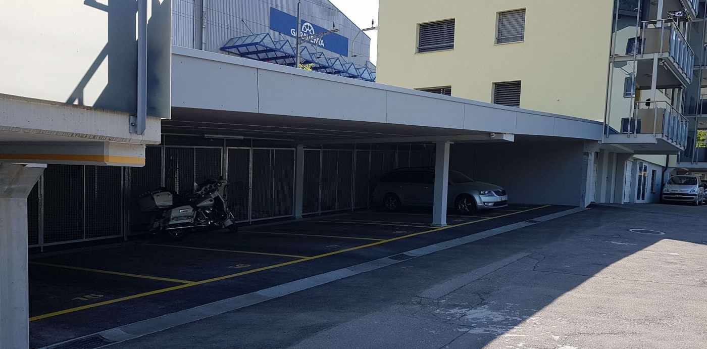 Gedeckter Parkplatz und Warenaufzug, Bergstrasse 9 + 11, 6410 Goldau, Projekt mit Baueingabe und Baukontrolle für Garage, Warenlift und Technikraum, Projekt und Baukontrolle für Baugrube und Baugrubensicherung, Überwachungskonzept und Überwachung der Baugrube nach Auflagen der SBB