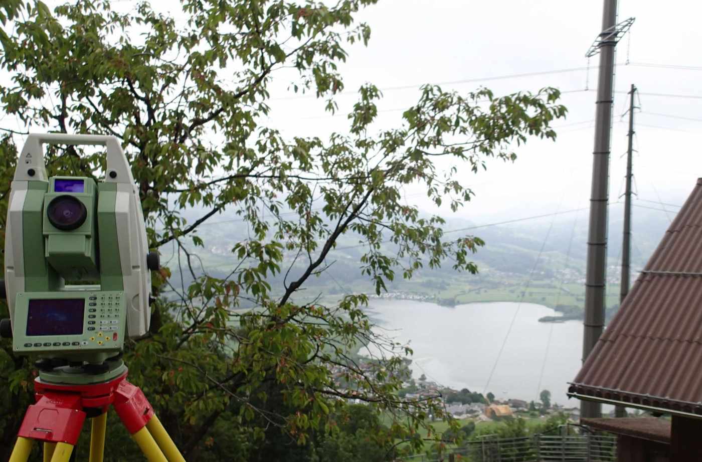 Rutschhang Lauerzerberg, Lauerz, Installation von annähernd 100 Messpunkten, Die Messungen erfolgen Satelliten gestützt mittels GNSS und tachymetrischen Messungen, Visualisierung der Resultate mittels Passwort geschütztem Web Portal