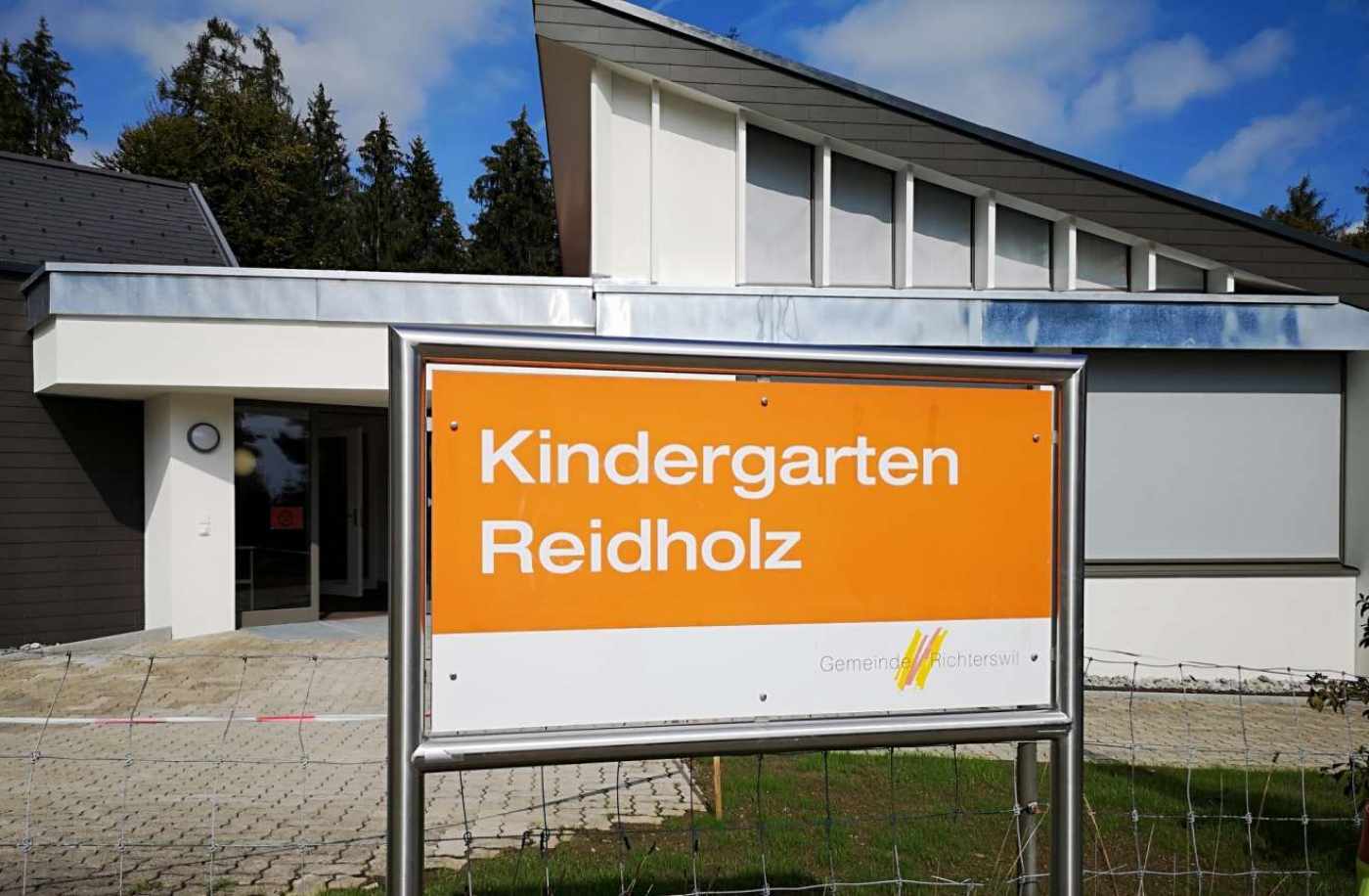 Sanierung Kindergarten Reidholz
8805 Richterswil, Projekt und Baukontrolle für die Tragstruktur in Massivbauweise. Beratung fürHolzbauweise