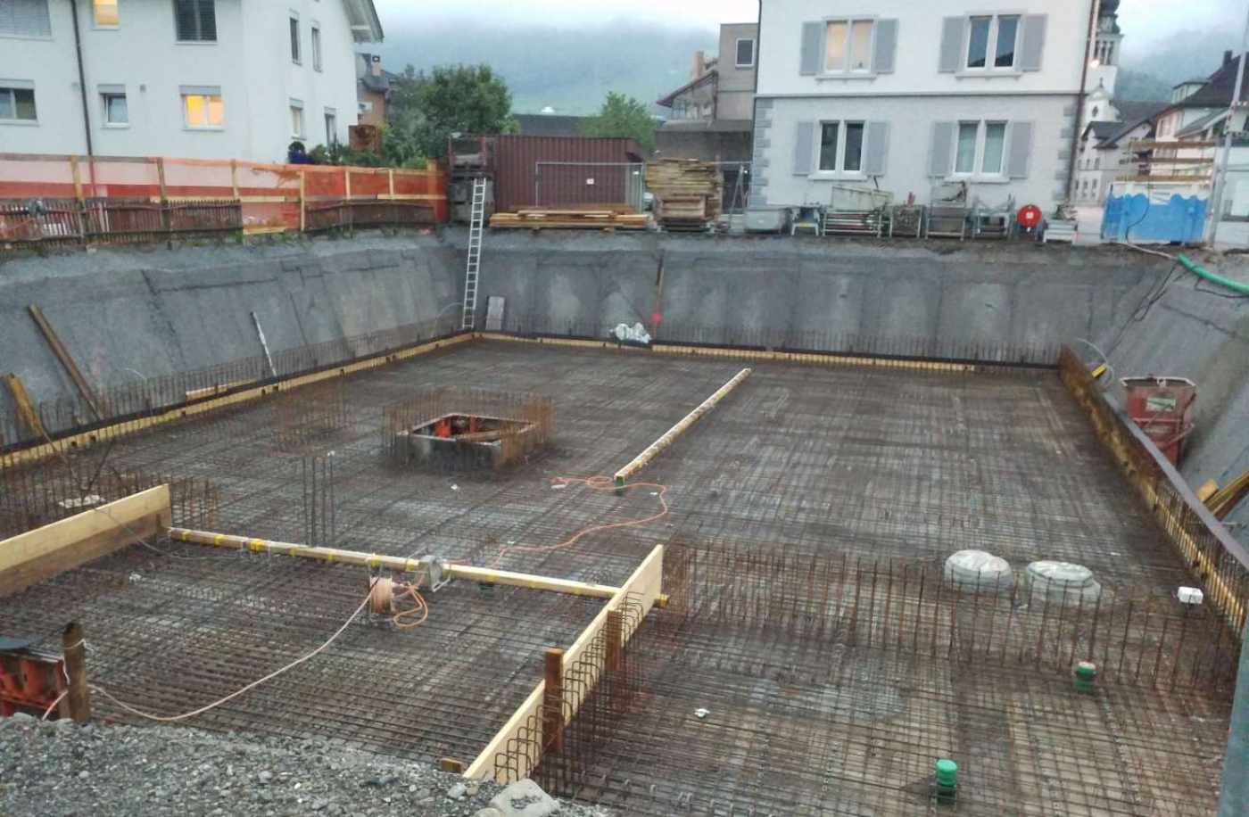 Neubau
Mehrfamilienhaus Impression 1, 
8854 Siebnen, Projektund Baukontrolle Tragstruktur in Massivbauweise, Projektund Baukontrolle Baugrube mit Baugrubensicherung