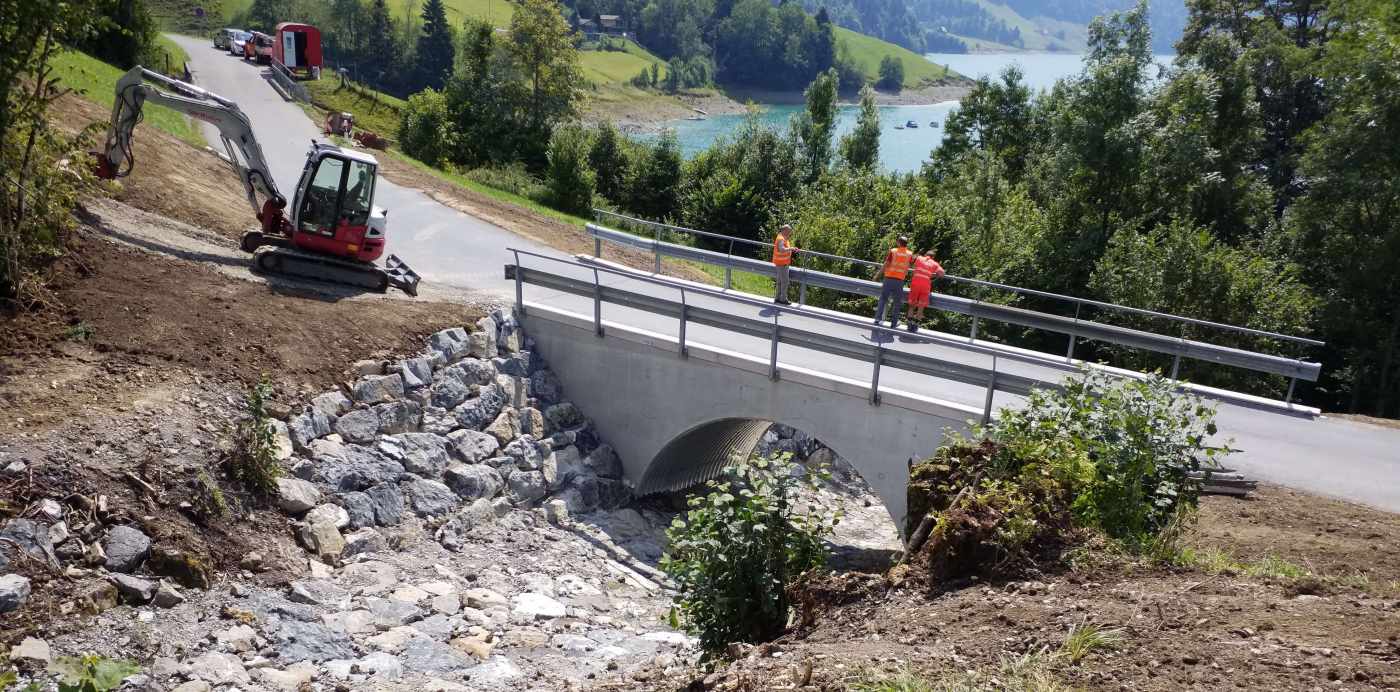 Ersatz Brücke Beckibach, Innerthal, Umfassende Grundlagenbeschaffung, Baueingabe, Devisierung, Ausschreibung, Ausführungsprojekt, Örtliche Bauleitung, Ausmass und Abrechnung