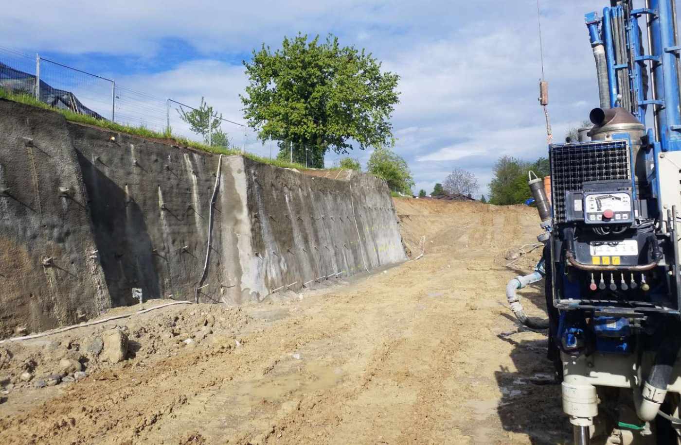 Überbauung Hergisroosstrasse, 
8832 Wollerau, Projekt und Baukontrolle Tragstruktur in Massivbauweise, Projekt und Baukontrolle Baugrube mit Baugrubensicherung, Baugrubenüberwachung durch die Geoterra AG