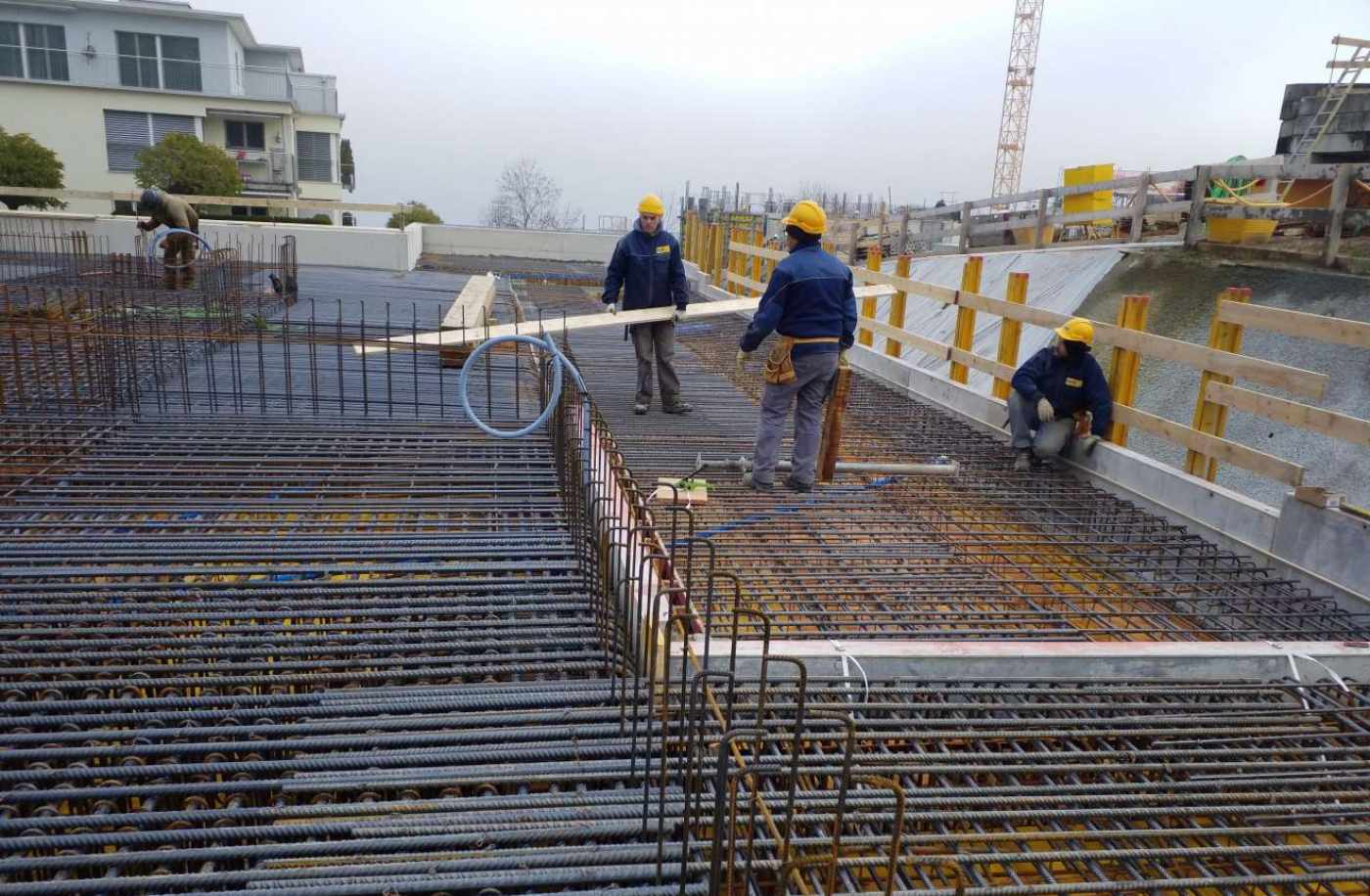 Überbauung Hergisroosstrasse, 
8832 Wollerau, Projekt und Baukontrolle Tragstruktur in Massivbauweise, Projekt und Baukontrolle Baugrube mit Baugrubensicherung, Baugrubenüberwachung durch die Geoterra AG