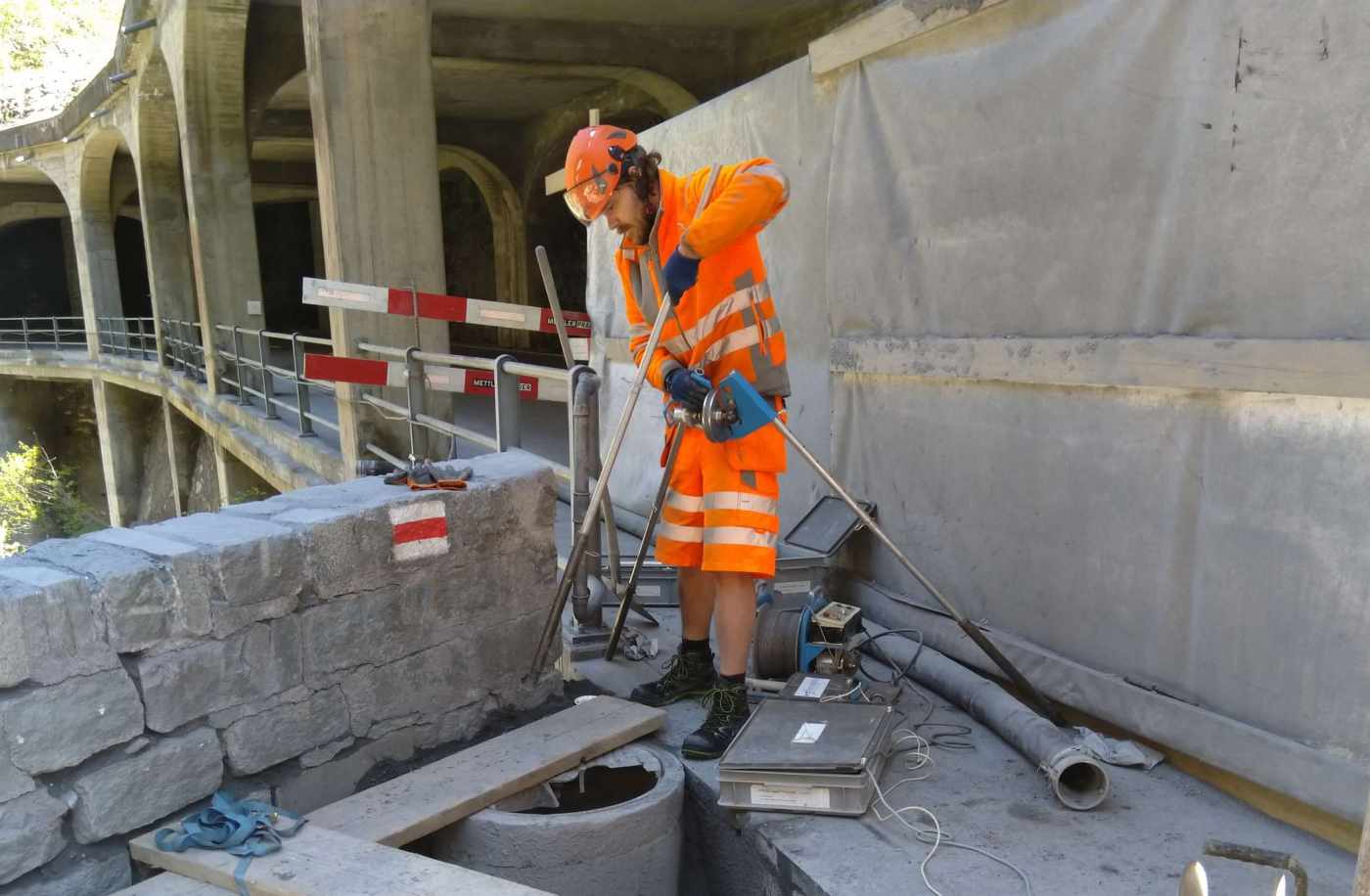 Viamala (GR), Instandsetzung Los 1
Geotechnische Sicherung Widerlager Nord, 8x schäge Bohrungen bis 50m Länge,,Bohrlochscanner (OPTV) mit Vermessung