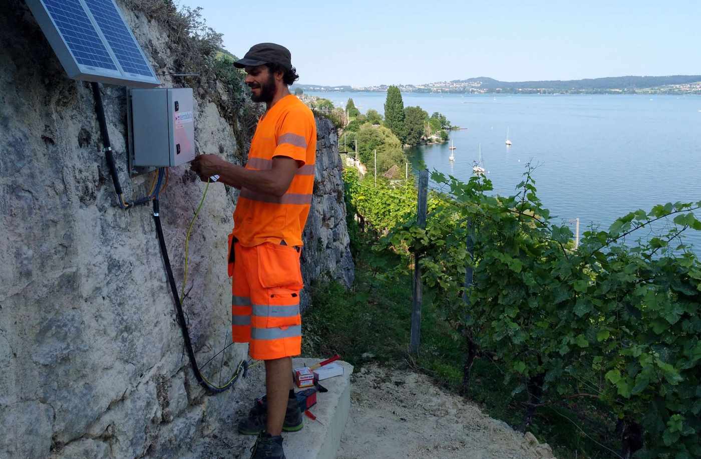 Tunnel Ligerz SBB, Ost Portal, 6x Porenwasserdruckgeber,,2x Datalogger mit Solarpanel, Datenübertragung und Messdatenportal