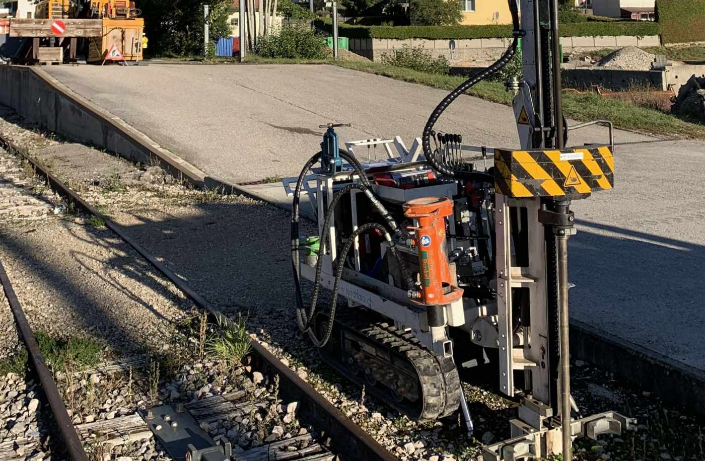 Gare CFF (IGOM), Sainte-Croix VD, 14 Rammsondierungen (DPSH) bis 9m inkl. Durchfahren von harten Schichten,,Aufbrechen der Bodenversiegelung im Gebäudebereich,,45 Mantelreibungsmessungen