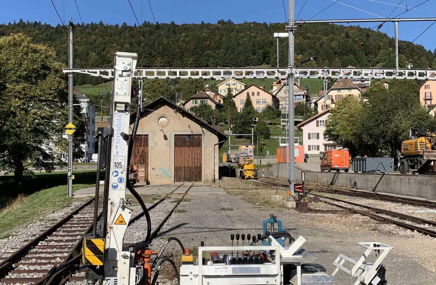 Gare CFF (IGOM), Sainte-Croix VD, 14 Rammsondierungen (DPSH) bis 9m inkl. Durchfahren von harten Schichten,,Aufbrechen der Bodenversiegelung im Gebäudebereich,,45 Mantelreibungsmessungen