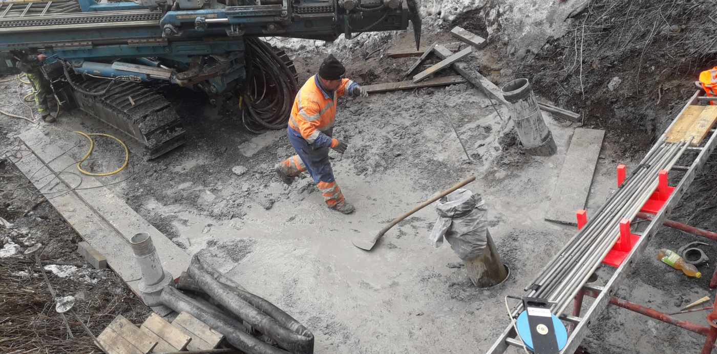 Wärmegewinnung Karstwasser Tunnel Flimserstein, Flims GR, 2 Bohrungen à ca 25m,,Bohrlochvermessung mit dem Gyro, Messungen in der Verrohrung in Etappen, 0-5m, 0-12m, 0-22m