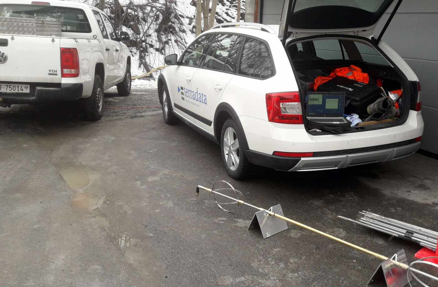 Wärmegewinnung Karstwasser Tunnel Flimserstein, Flims GR, 2 Bohrungen à ca 25m,,Bohrlochvermessung mit dem Gyro, Messungen in der Verrohrung in Etappen, 0-5m, 0-12m, 0-22m