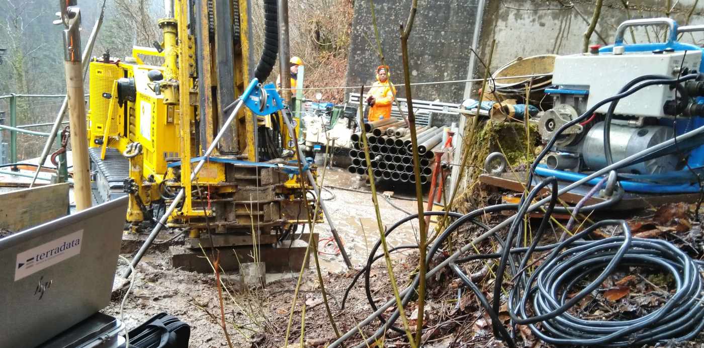 Neuer Druckstollen in Noiraige NE, 6 Bohrungen à 50m,,Bohrlochscanner (optisch) mit Auswertung von geologischen Strukturen