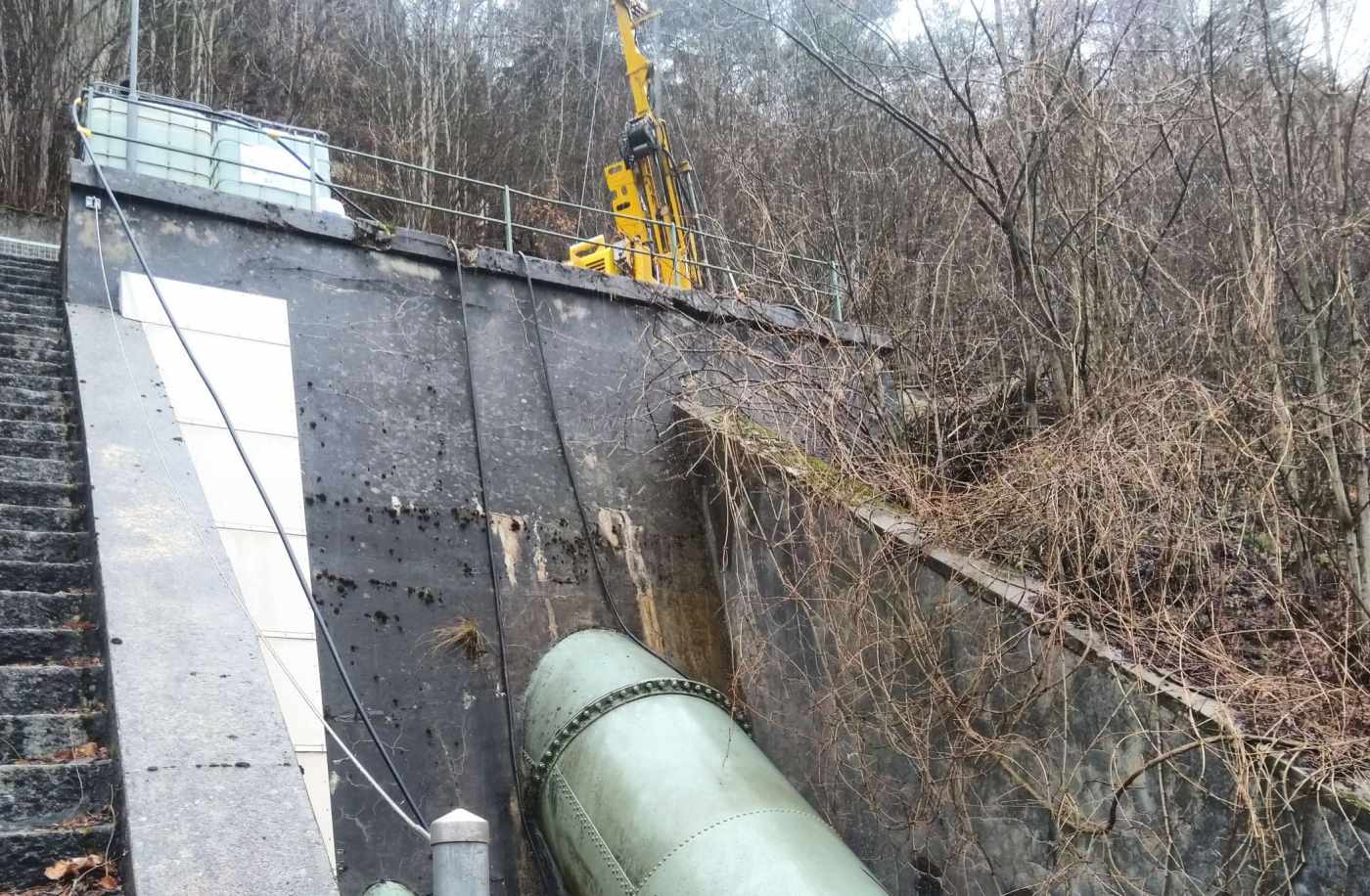 Neuer Druckstollen in Noiraige NE, 6 Bohrungen à 50m,,Bohrlochscanner (optisch) mit Auswertung von geologischen Strukturen