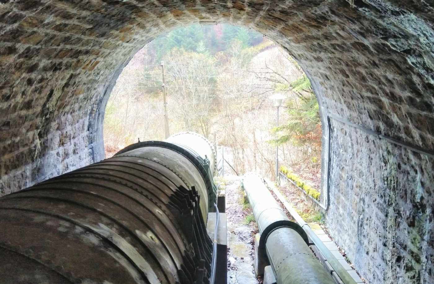 Neuer Druckstollen in Noiraige NE, 6 Bohrungen à 50m,,Bohrlochscanner (optisch) mit Auswertung von geologischen Strukturen