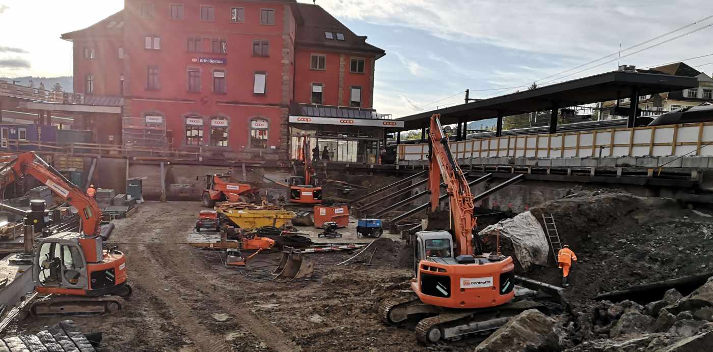 Aufwertung Bahnhofplatz, Goldau, Zustandsaufnahmen/Rissprotokolle, Baufixpunkte/baubegleitende, Vermessung, Erschütterungsmessungen, Automatische Bauwerksüberwachungen, Automatische Gleisüberwachung, Inklinometermessungen