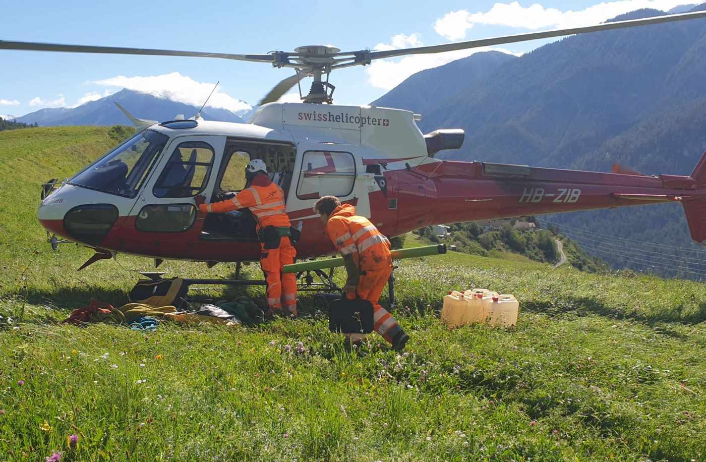 Rutschung Brienz / Brinzauls GR
Sondierbohrungen 2020, 4 Sondierbohrungen bis 300m, Inklinometerrohre RC85 und RC70, Inkrex-Rohre (Setzung), Porenwasserdruckgeber (2 pro Bohrung), Datalogger (pro Bohrung), Temperaturmessung (Glasfaser), Bohrlochscanner (optisch), Flowmetermessung mit Temperatur, Leitfähigkeit und natural Gamma