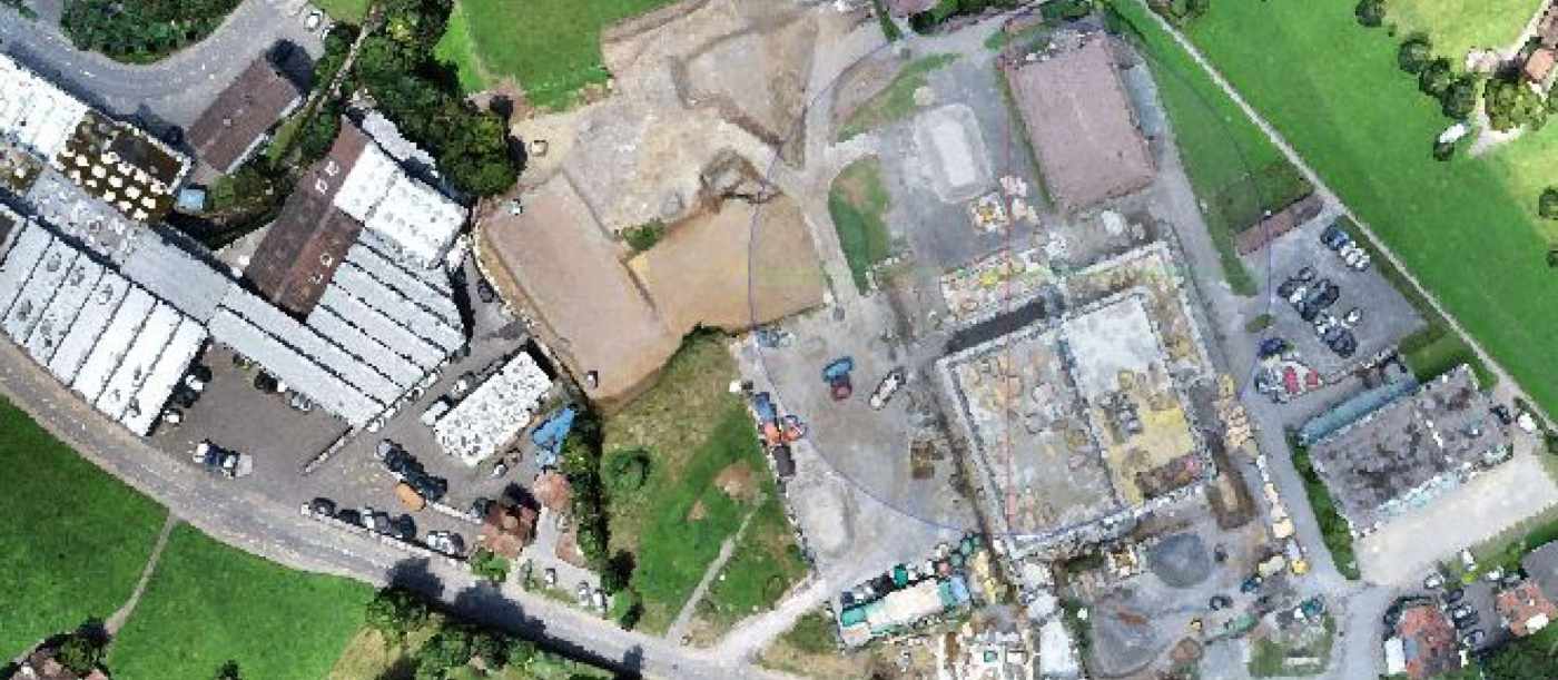 Neubau Schul- und Sportanlage, Oberarth, Aufnahme DGM und Bereitstellung Grundlagedaten, Grenzmutation, Erstellung Baugespann, Erstellung Baufixpunktnetz, Setzungsmessungen, diverse Bauabsteckungen, Detailaufnahmen und Höhenkoten, Baufortschrittskontrolle mittels Drohnenaufnahmen