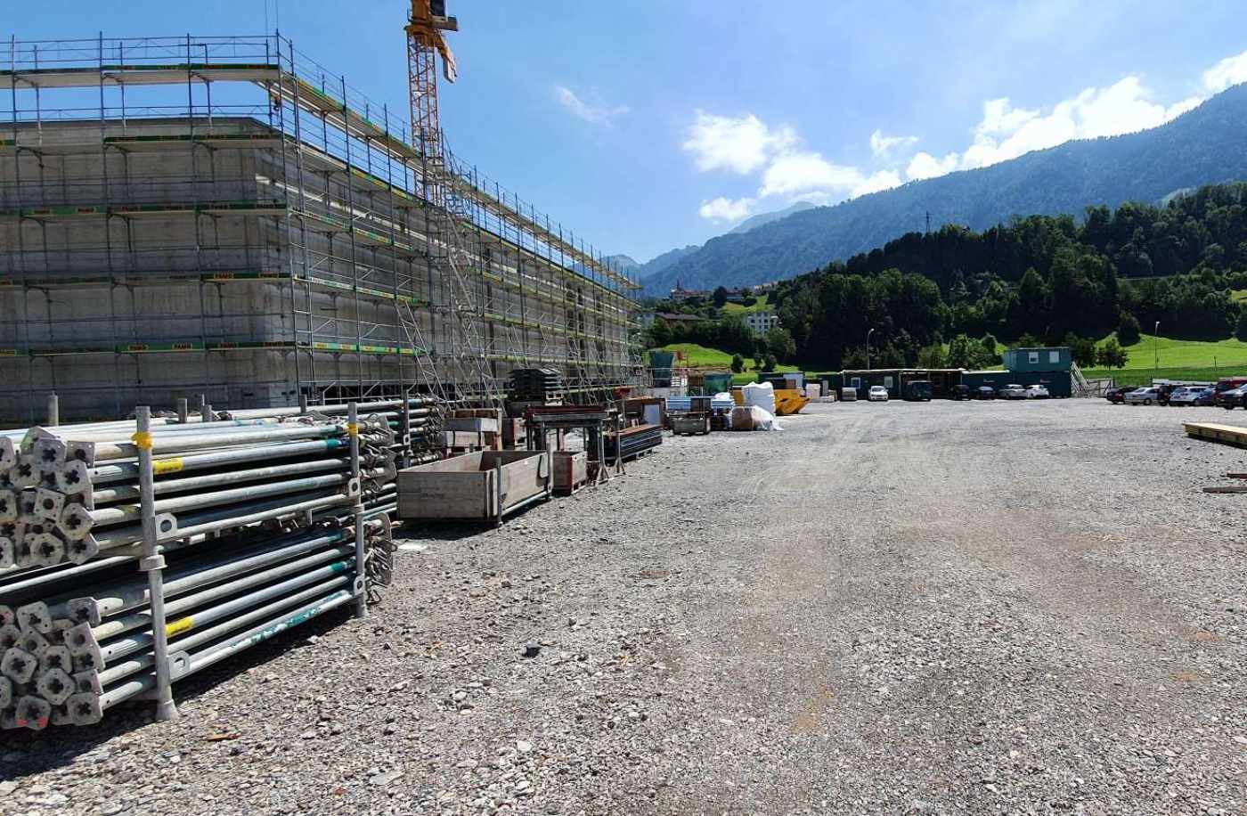 Neubau Schul- und Sportanlage, Oberarth, Aufnahme DGM und Bereitstellung Grundlagedaten, Grenzmutation, Erstellung Baugespann, Erstellung Baufixpunktnetz, Setzungsmessungen, diverse Bauabsteckungen, Detailaufnahmen und Höhenkoten, Baufortschrittskontrolle mittels Drohnenaufnahmen
