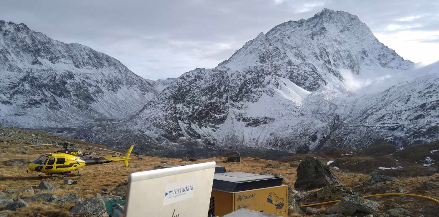 Cabane de Chanrion, 2460m, Val de Bagnes, VS, 5x Bohrungen vertikal 170m, resp. 27m tief,,Transport per Helikopter ab Le Châble (Bonatchiesse)