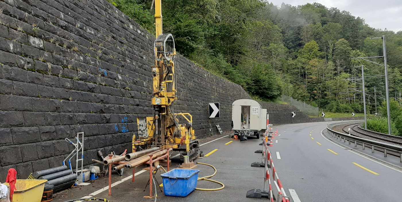 Baugrunduntersuchung
Stützmauer Sihltalstrasse, Fachbauleitung Geologie, Bohrplanung, Ausschreibung und Vergabe, Geologische Aufnahme