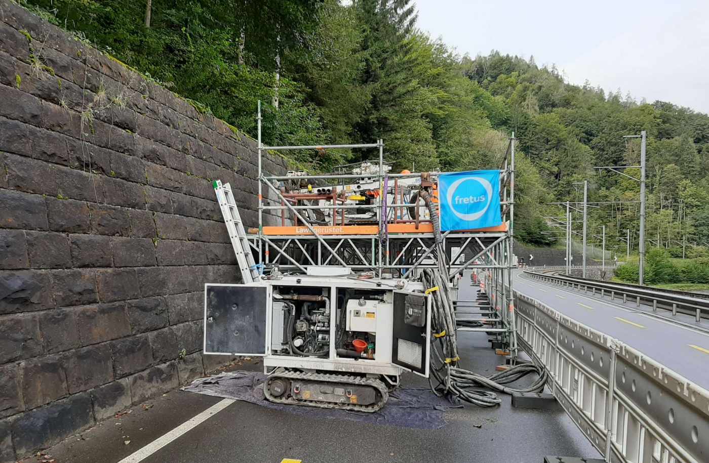 Baugrunduntersuchung
Stützmauer Sihltalstrasse, Fachbauleitung Geologie, Bohrplanung, Ausschreibung und Vergabe, Geologische Aufnahme