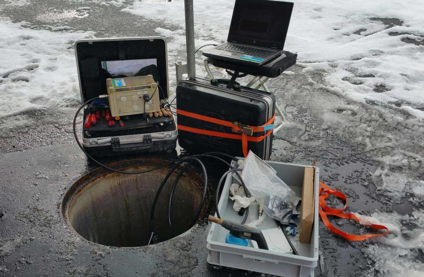 Geotechnische Messungen, Rutschhang Triesenberg, FL, Mehrere Inklinometer, In-Place Inklinometer, Extensometer, Porenwasserdruckgeber, TDR/CSM Kabel und Datalogger verteilt in verschiedenen Orten und Bohrungen