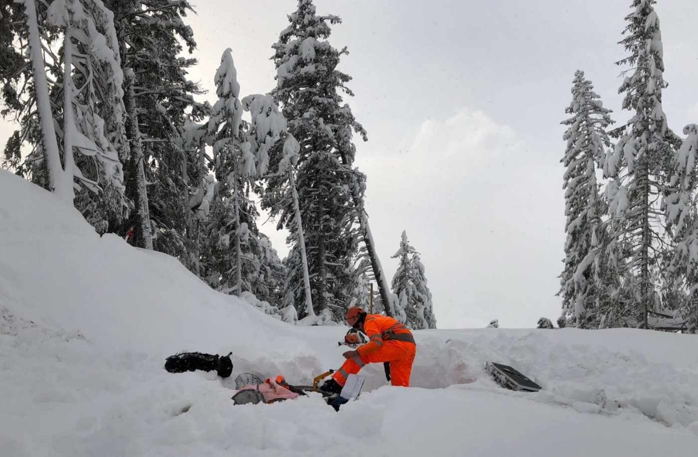 Rutschung Brienz/Brinzauls GR
Wintermessungen 2020, Verschiedene Inklinometermessungen bis 234m, Auslesen von Porenwasserdruckgebern (Datalogger)