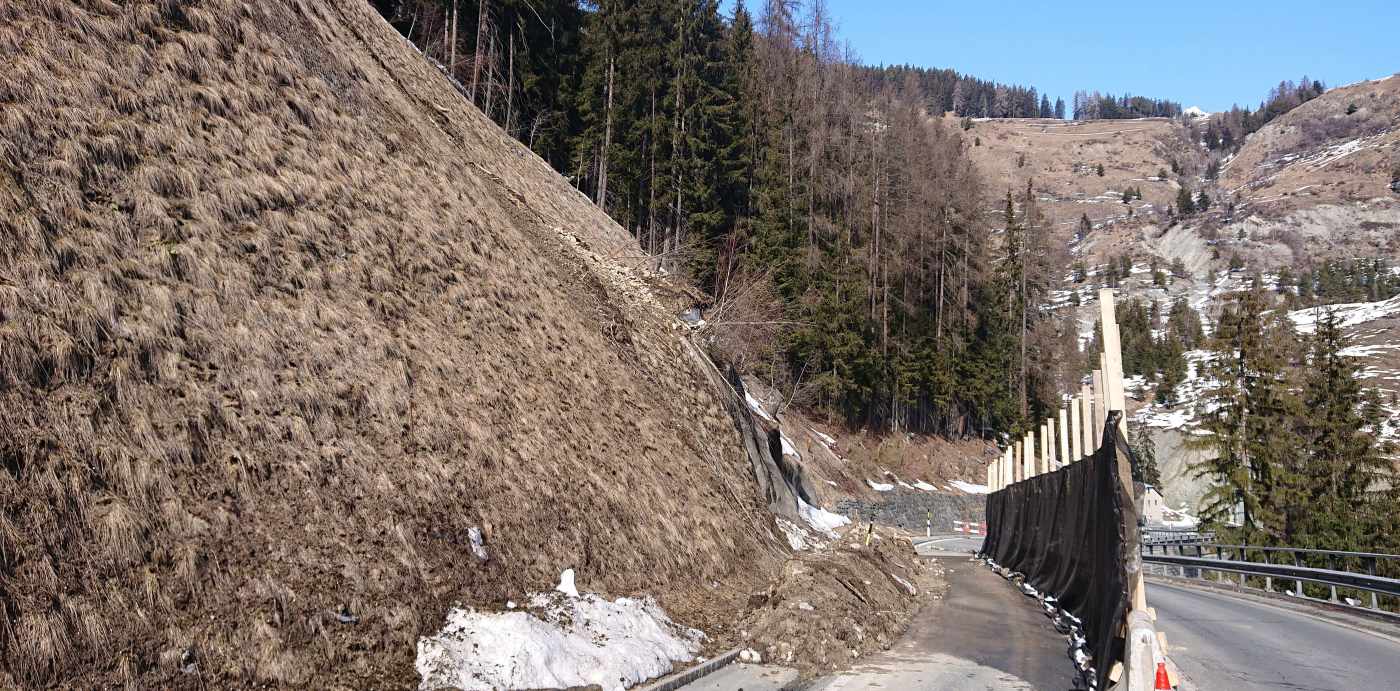 Rutschung Gipskopf, Ardez GR, 2x Inklinometermessstellen à 25-30m, Nur angeseilt/abgesichert messbar