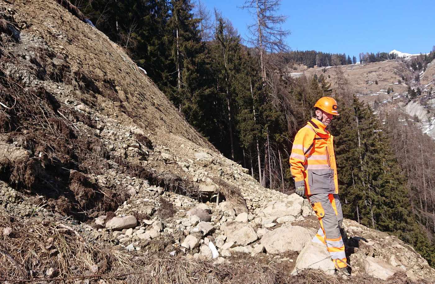 Rutschung Gipskopf, Ardez GR, 2x Inklinometermessstellen à 25-30m, Nur angeseilt/abgesichert messbar