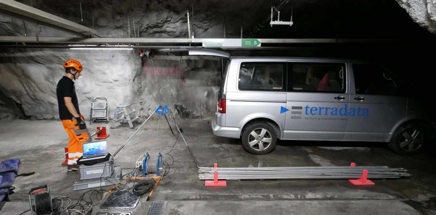 San Gottardo, Lotto 342 SiSto Sud, 
2. Röhre, Bohrlochgeophysik, Bohrlochscanner, Caliper und Bohrloch-kamera-Befahrung in 5 Bohrungen (destruktiv) à ca.120m.,,Die Bohrungen wurden schräg nach oben gebohrt und sind wasserführend.