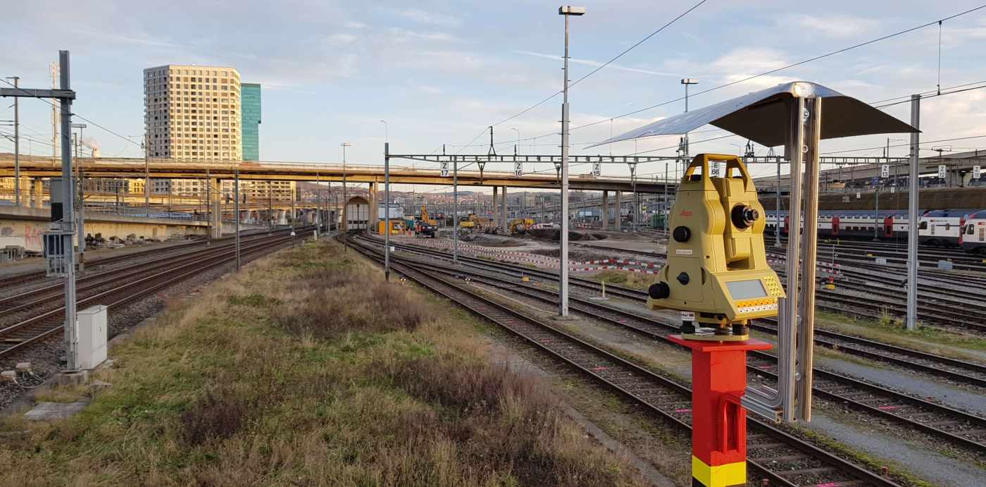 Vorbahnhof, Zürich, Lieferung und Installation 4 Tachymeter und Prismen, Aufsetzen und Betrieb Online-Portal, Manuelle Tachymetermessungen