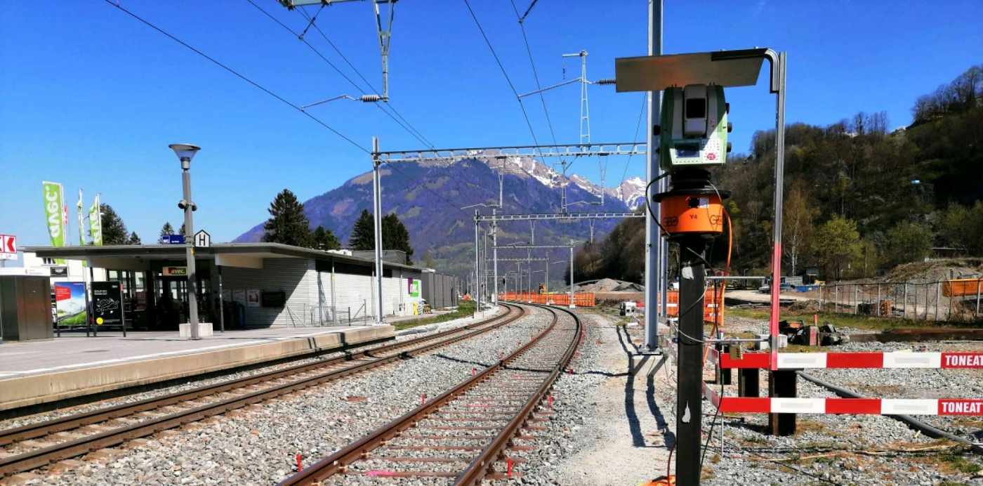 Personenunterführung Bahnhof Näfels, Installation und Betrieb einer automatischen, tachymetrischen Überwachung der Gleise und Fahrleitungsmasten, Manuelle geodätische Überwachung von umliegenden Gebäuden