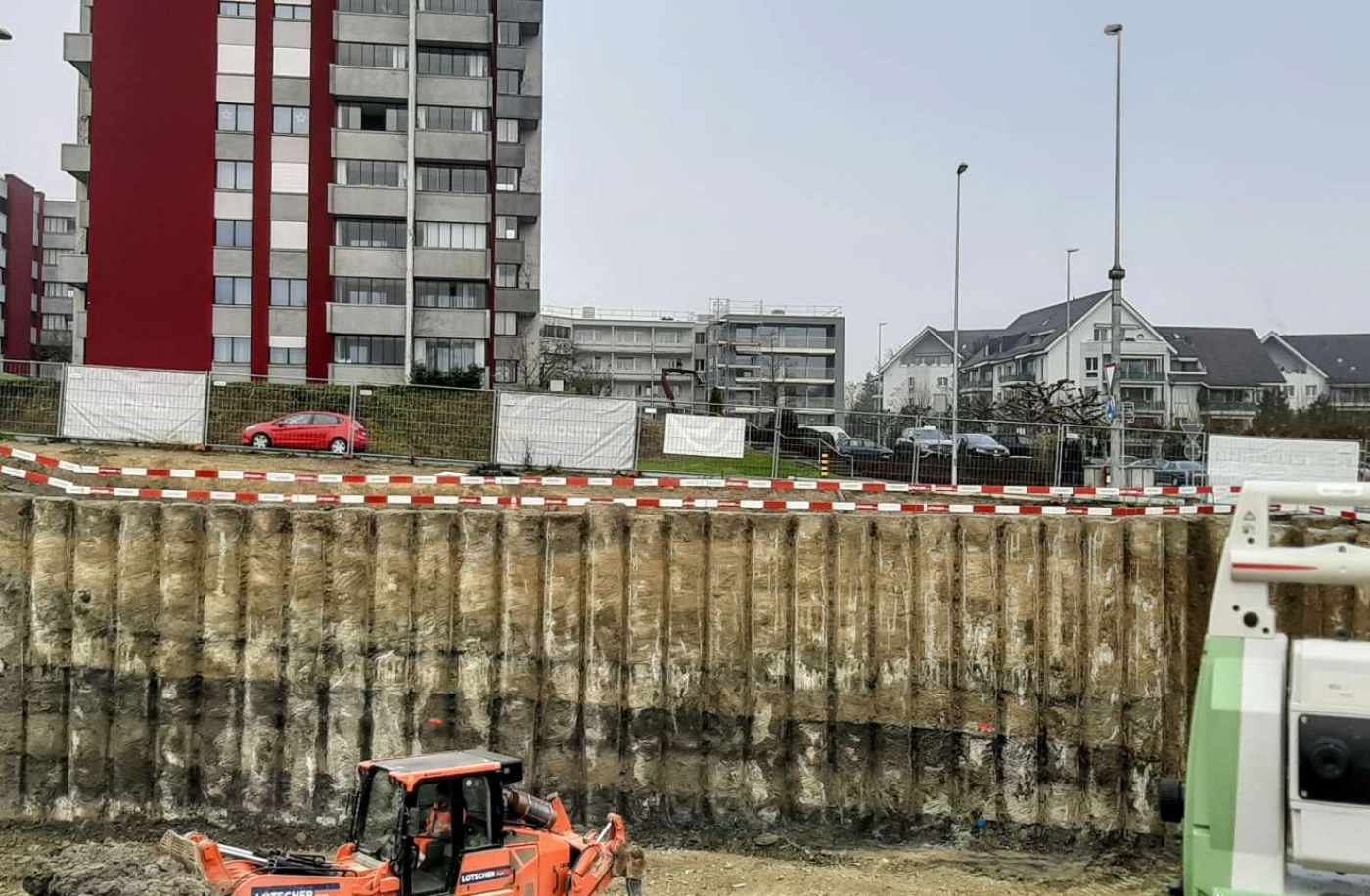 Überbauung Chäsimatt, Rotkreuz, Bestandesaufnahmen/Rissprotokolle,,Geodätische und geotechnische Bauwerksüberwachungen,,Erschütterungsmessungen,,Baufixpunktnetz,,Baubegleitende Vermessung