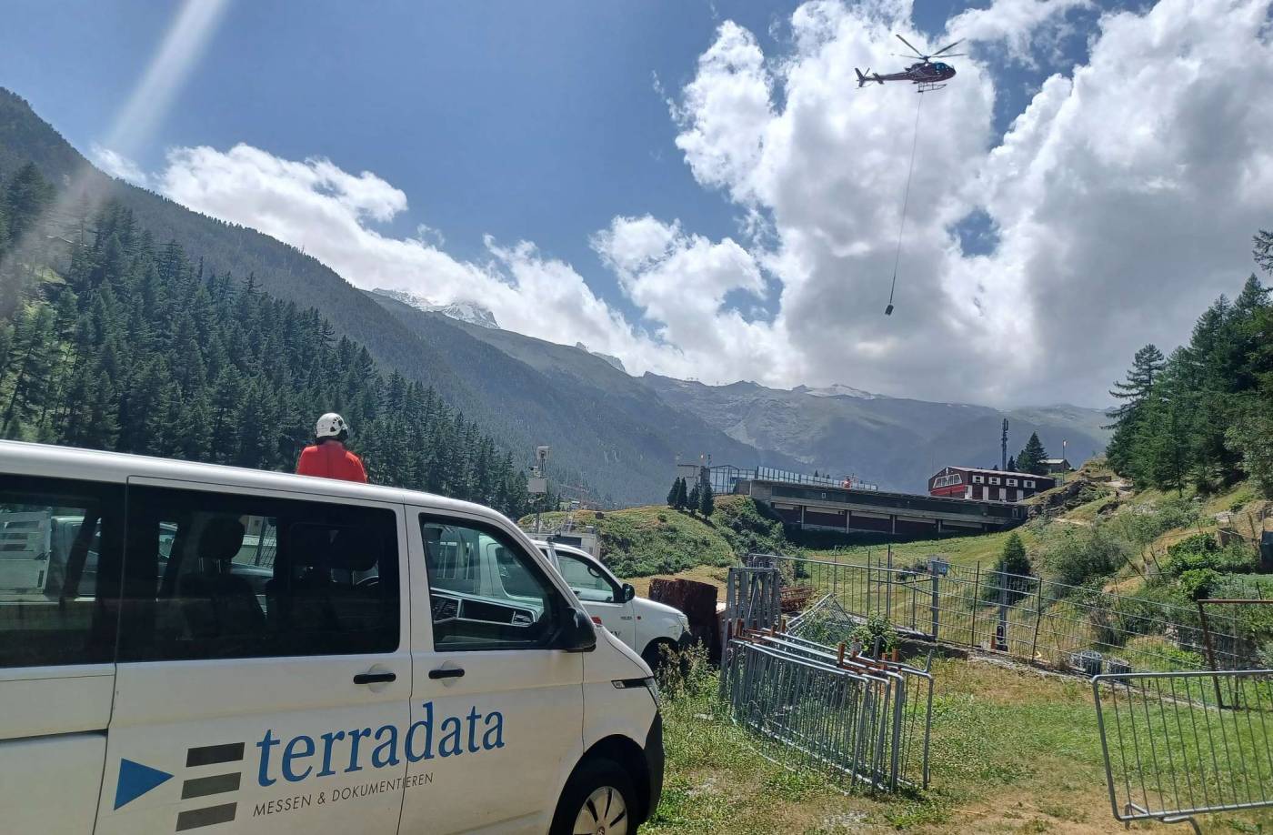 Bohrlochscanning und -vermessung für neuen Bahntunnel Täsch-Zermatt/VS, In 2 subhorizontalen Bohrungen von 30 m Tiefe:, Optisches (OPTV) und akustisches Bohrlochscanning (BHTV), Bohrlochverlaufsmessungen