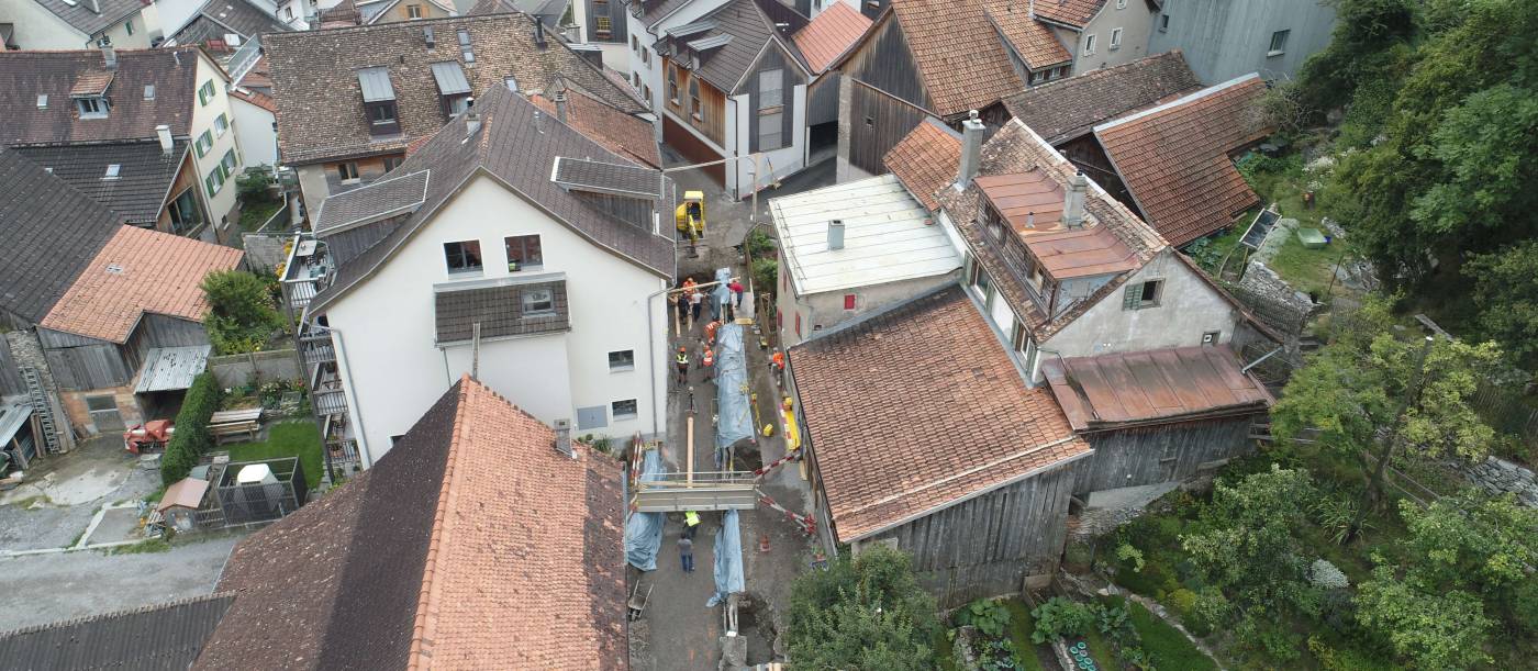 Haldenstein: Strassensanierung, Geländeaufnahmen, Projekt- und Bauleitung (alle Phasen), Beweissicherung mittels Erschütterungsmessgeräten, Ersatz Wasserleitung, Kanalisation, Ergänzung EW-Rohrblock, Swisscom, Neubau Meteorleitung und Fernwärme, Totalersatz Strassenoberbau, Pflästerungsfläche