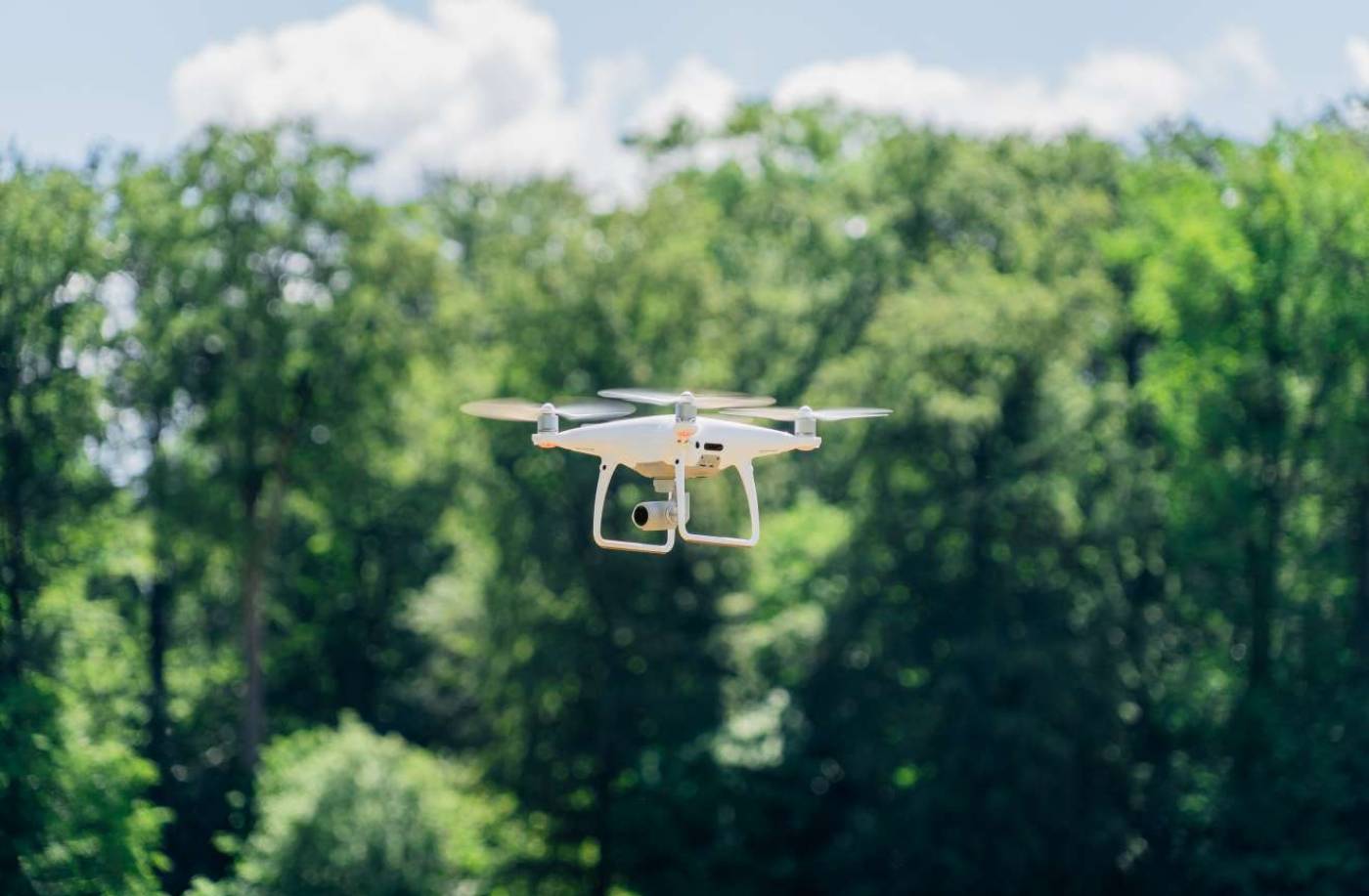 Drohnenvermessung Weisse Arena Bergbahnen
Erfassung von Geländekorrekturen, Ausgebildete Drohnenpiloten, Flugplanung, Passpunktmessung mit GPS, Befliegung mit einer Fixed-Wing- oder Quadrocopter-Drohne, Auswertung und Erstellung der georeferenzierten Punktwolke, Integration in das bestehende Geländemodell