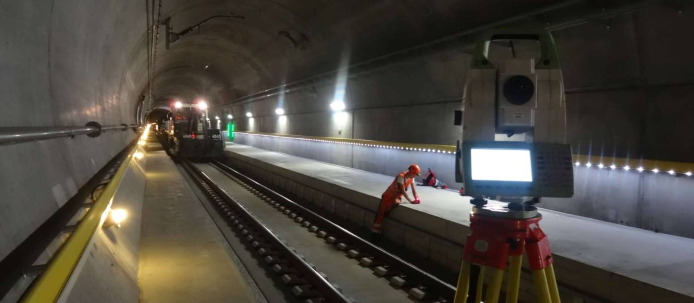 Gotthard-Basistunnel Bauherrenvermessung, Grundlagenvermessung, Konzept Tunnelvermessung, Lotungen im Schacht Sedrun, Überwachung von Deformationen, Expertisen zur Risikominimierung, Kreiselmessungen, Kontrolle der Gleislage, Kontrolle des Rohbaus mittels Präzisionslaserscanning