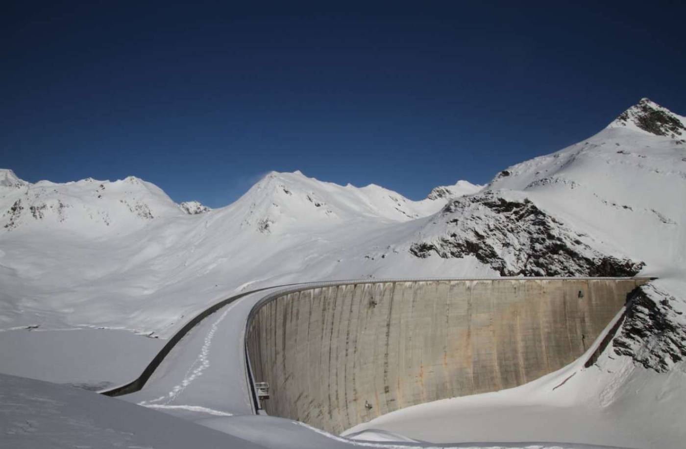 Diga del Naret I/II
Misurazione di controllo della diga, Controllo geodeticodelle due dighe