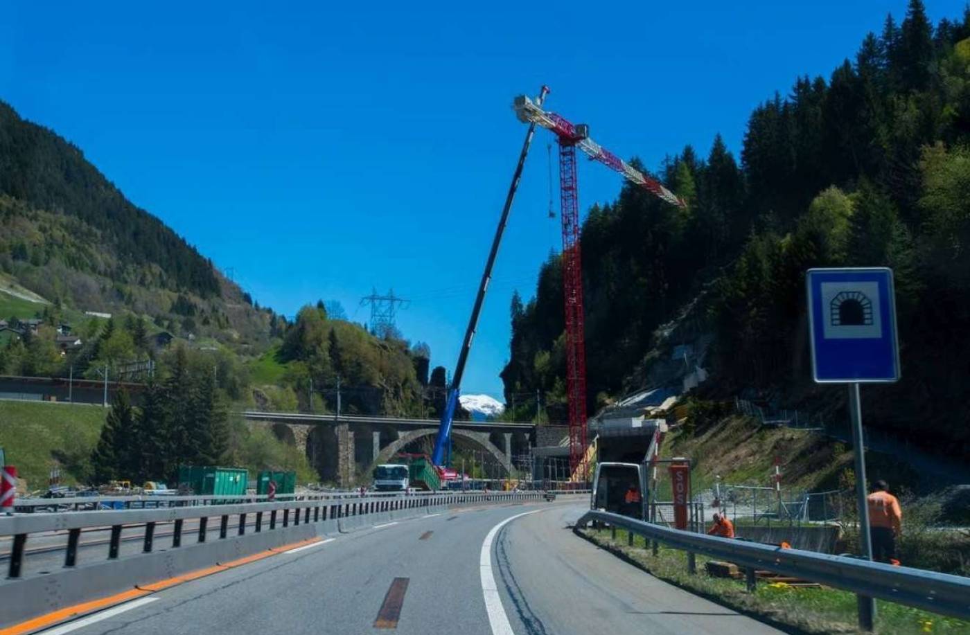 Monitoraggio parete rocciosa Stalvedro, Pianificazione, installazione e messa in funzione del sistema automatico di monitoraggio, Monitoraggio automatico geodetico (stazione totale), Monitoraggio automatico geotecnici (fessurimetri), Allarme in caso di superamento di una soglia (SMS, sirena, lampeggiante), Portale internet per clienti