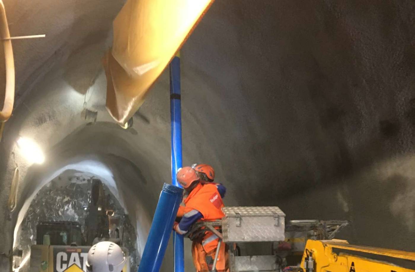 Erkundungsstollen N8 LUNGERN NORD, GISWIL SÜD, Rissaufnahmen von umliegenden Gebäuden, Erschütterungsmessungen im Tunnel und umliegenden Gebäuden, Einbau eines externen Geophons im 13m langem Bohrloch im Firstbereich, Monitoring im TEDAMOS Web-Portal