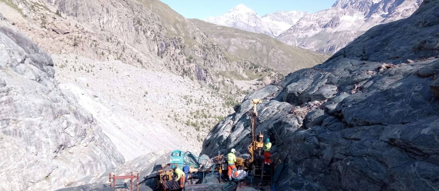 Mehrzweckspeicher (MZS) Gornerli
Zermatt (VS), Bohrlochscanner optisch und akustisch in 6 Bohrungen., Bohrungen vertikal, geneigt und horizontal, Tiefen bis 100 m