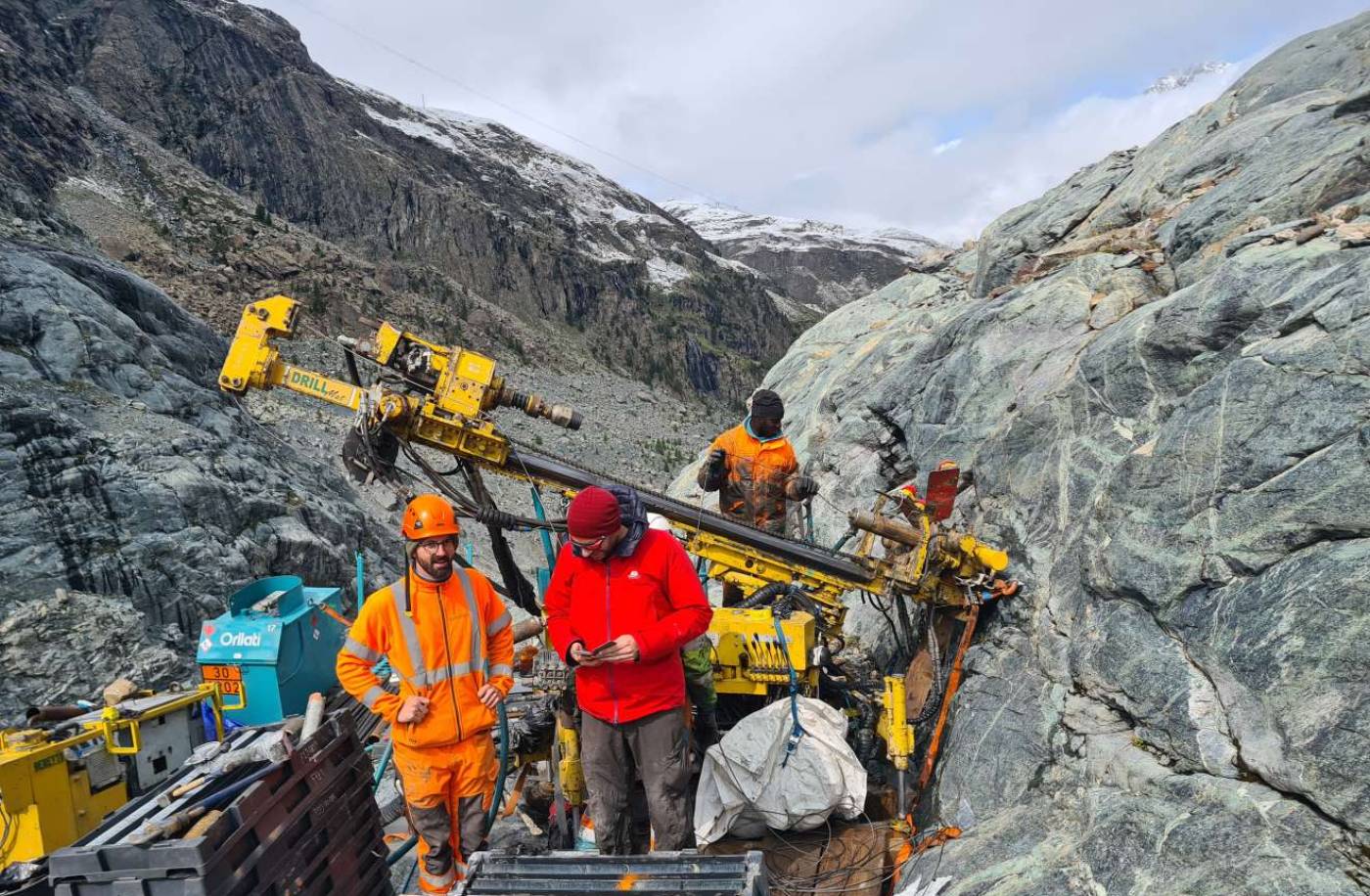 Mehrzweckspeicher (MZS) Gornerli
Zermatt (VS), Bohrlochscanner optisch und akustisch in 6 Bohrungen., Bohrungen vertikal, geneigt und horizontal, Tiefen bis 100 m