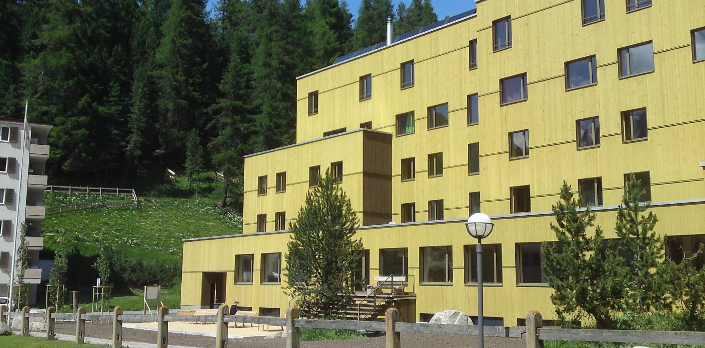 Umbau Jugendherberge, St. Moritz, Projektierung, Ausschreibung und Realisierung:, Tragstruktur in Massiv-, Holz- und Stahlbau