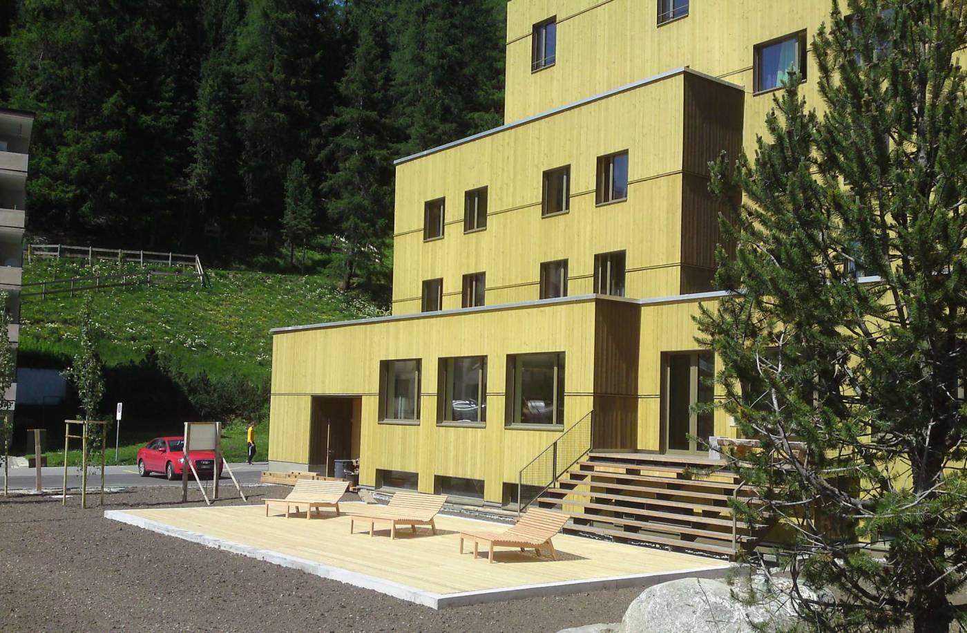 Umbau Jugendherberge, St. Moritz, Projektierung, Ausschreibung und Realisierung:, Tragstruktur in Massiv-, Holz- und Stahlbau