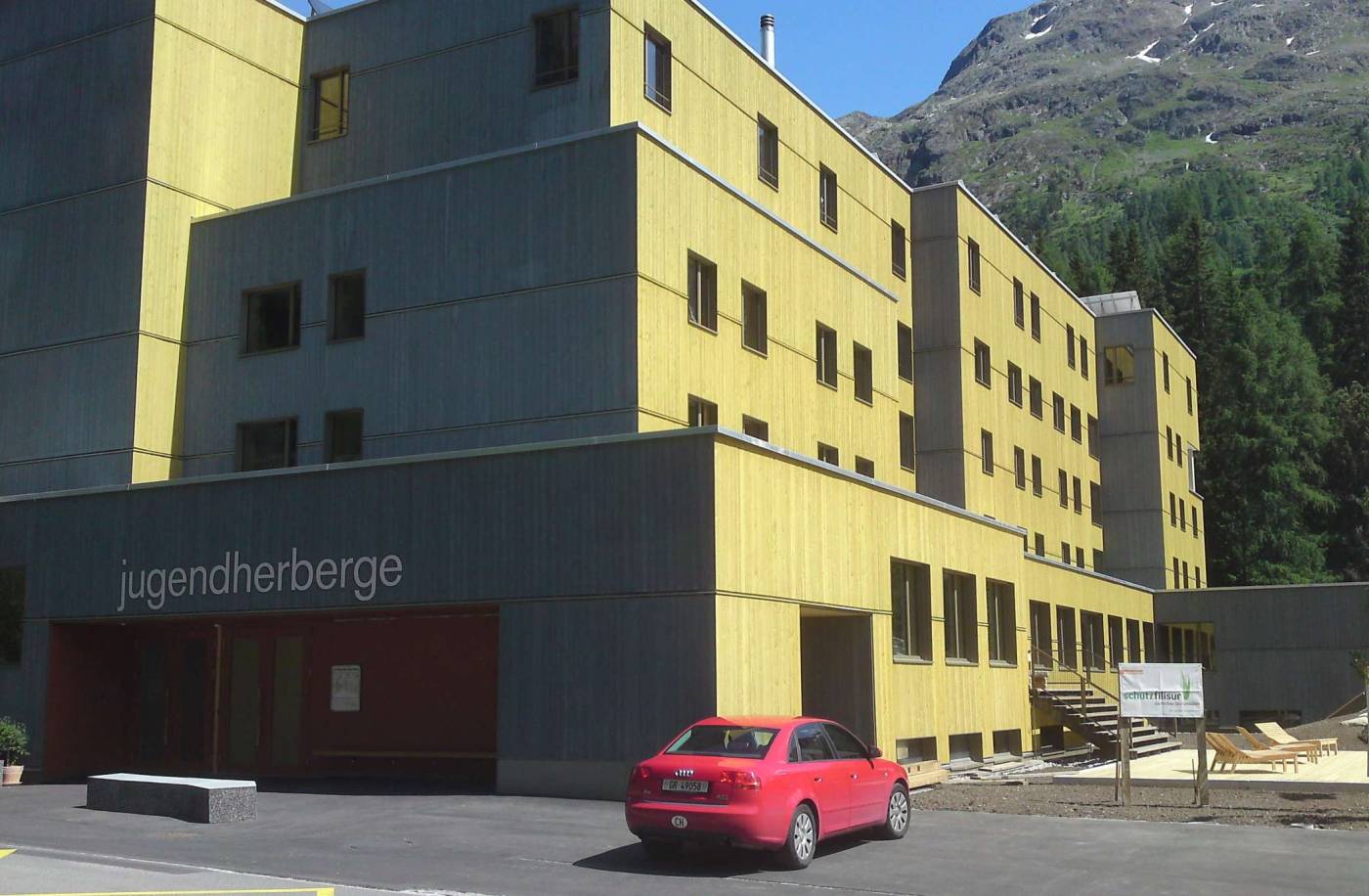 Umbau Jugendherberge, St. Moritz, Projektierung, Ausschreibung und Realisierung:, Tragstruktur in Massiv-, Holz- und Stahlbau