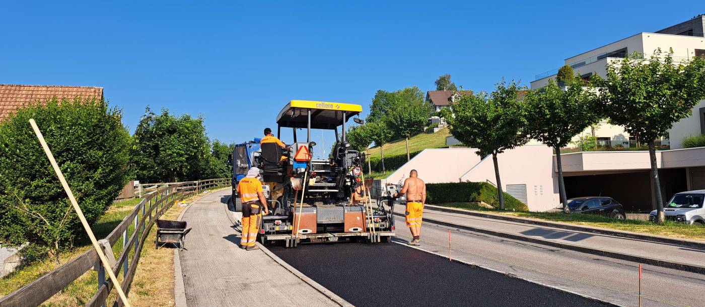 Samstagernstrasse, Wollerau Sanierung, Grundlagenbeschaffung, Vermessungstech. Aufnahmen (DGM), Bauvermessung, Nachführung AV, Vor-/Bauprojekt, Ausschreibung, Bauleitung, Inbetriebnahme/Abschluss