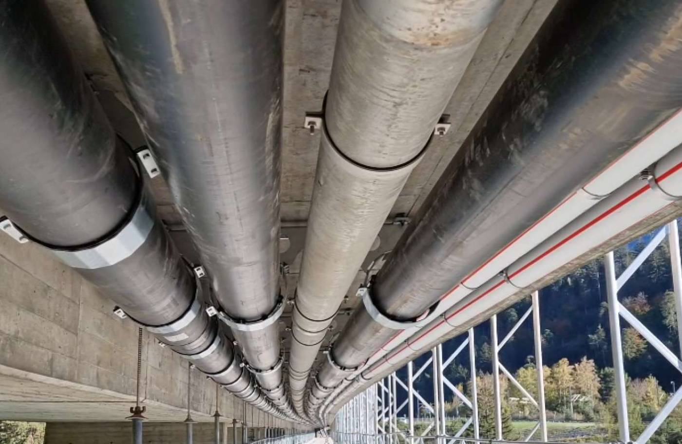 Domat/Ems, Tamins: Verbindung Wasserversorgungen und Fernwärme, Geländeaufnahmen, Projekt- und Bauleitung (alle Phasen), Planung Übergabeschacht WV Tamins, Planung Pumpenschacht Domat/Ems, Verbindungsleitung Fernwärme und Wasserversorgung, Koordination Steuerung und Regeltechnik