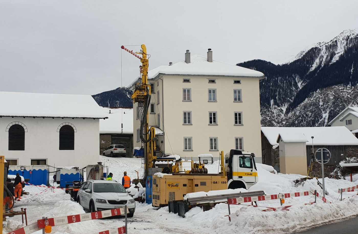 Rutschung Brienz/Brinzauls GR, 1x Porenwasserdruckgeber bei 170m, , 170m Inklinometerrohre RC70, , Einbau mit Glasfaser-Instrumentierung